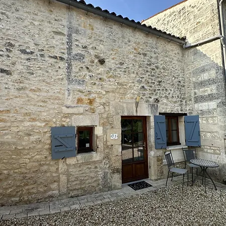 Petit Moulin De Veillard Villa Bourg-Charente Exterior photo