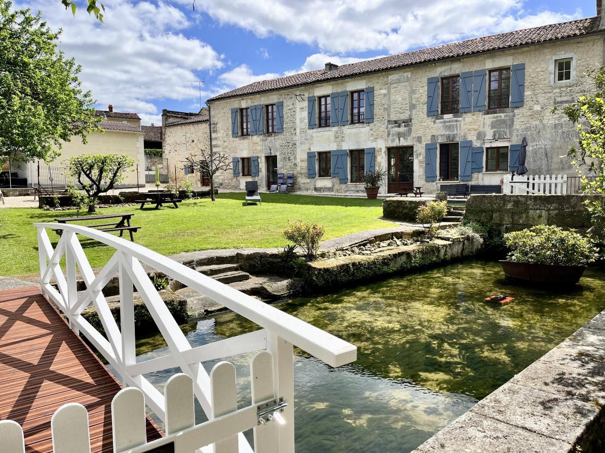 Petit Moulin De Veillard * Bourg-Charente