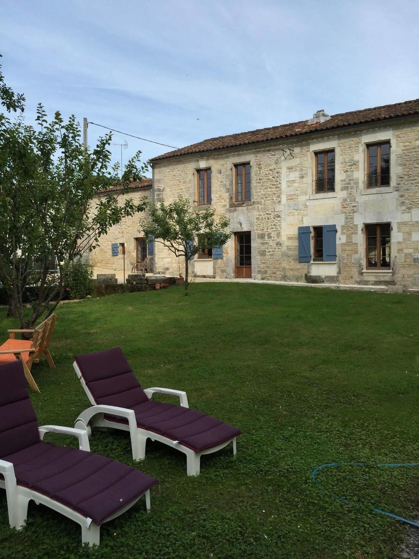 Petit Moulin De Veillard * Bourg-Charente